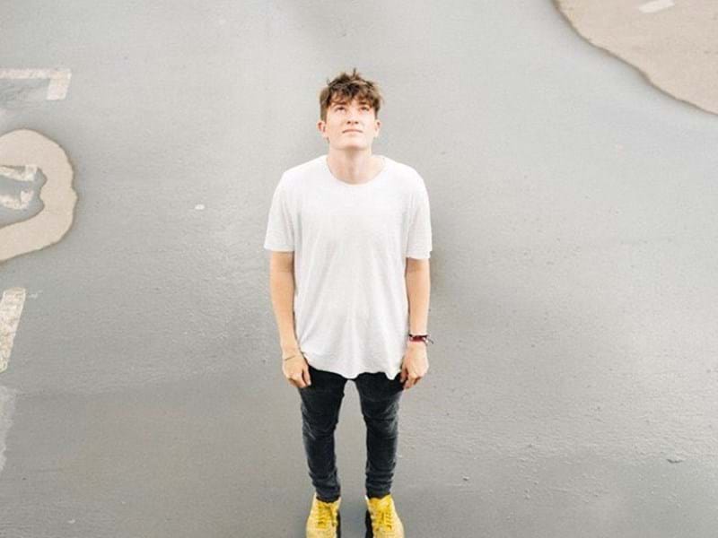 Having a quick chat with London based Singer/Songwriter Ralph Taylor.